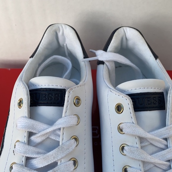 New GUESS Bearly Logo Low-Top Sneakers SZ 8.5 - Picture 6 of 8